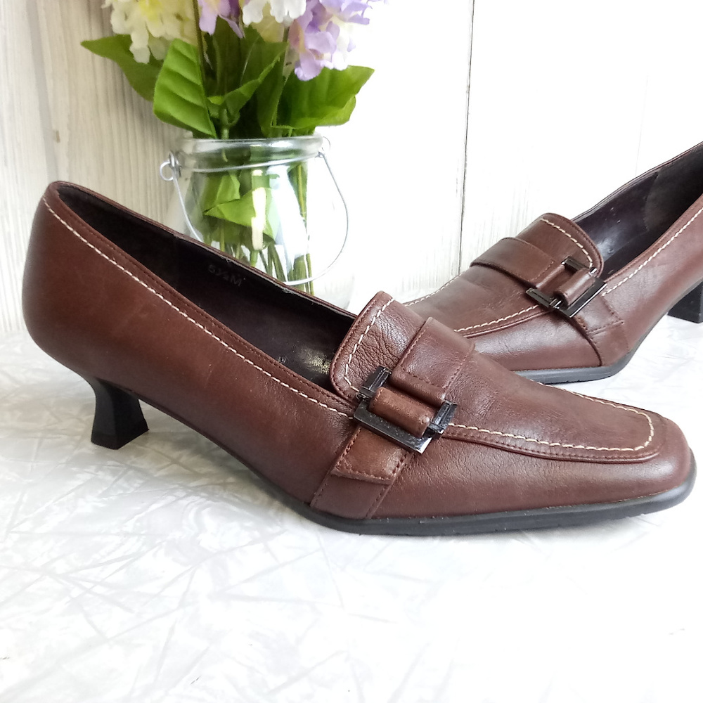 Van Eli Women's 5.5 Classic Brown Leather Pumps